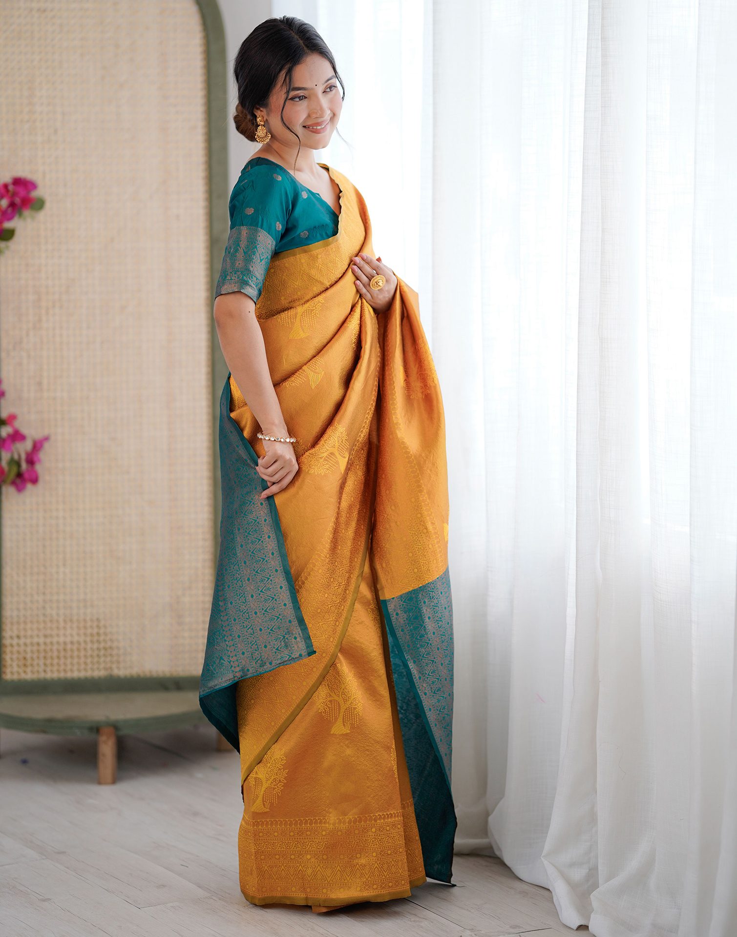 Elegant Soft Silk Saree with Rich Zari Weaving