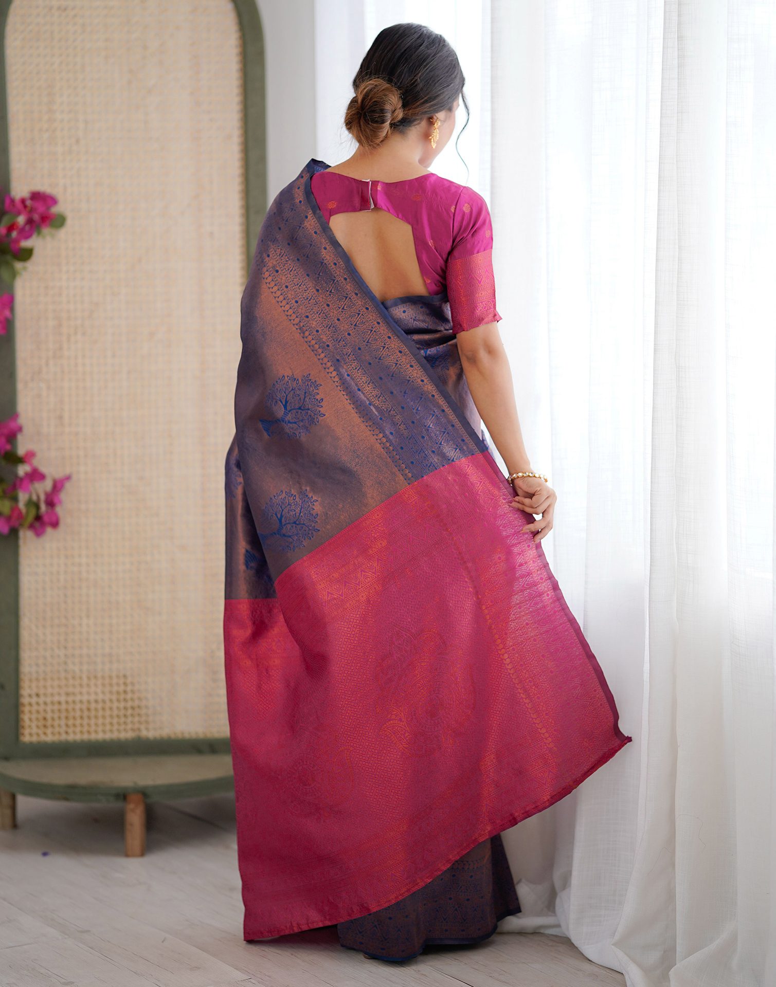 Elegant Soft Silk Saree with Rich Zari Weaving