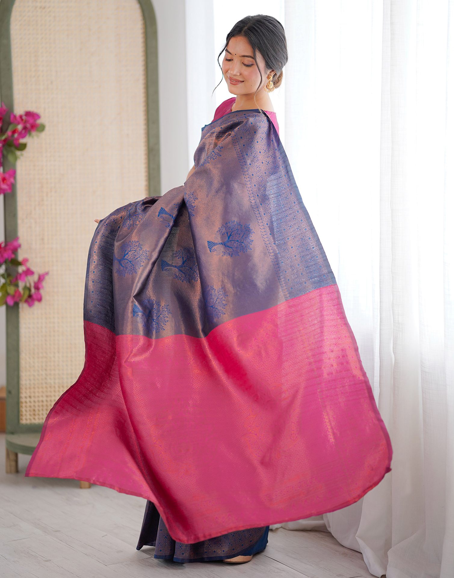 Elegant Soft Silk Saree with Rich Zari Weaving