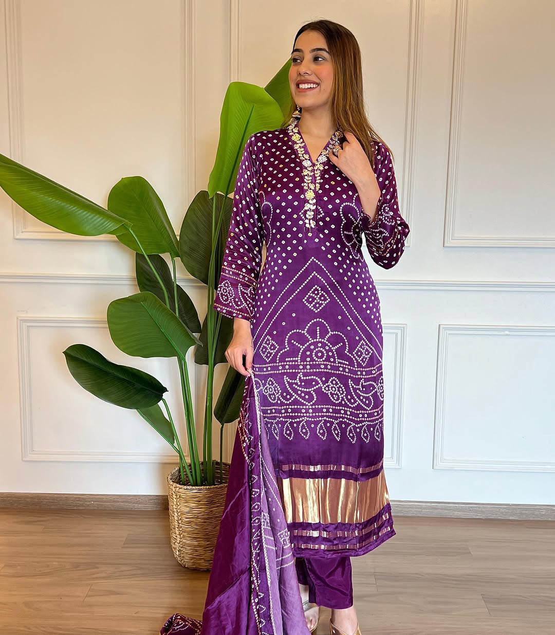 Women's Lagadi Patta bandhani Print Kurta with Cotton Pant Printed with Four Side Lace Border Dupatta