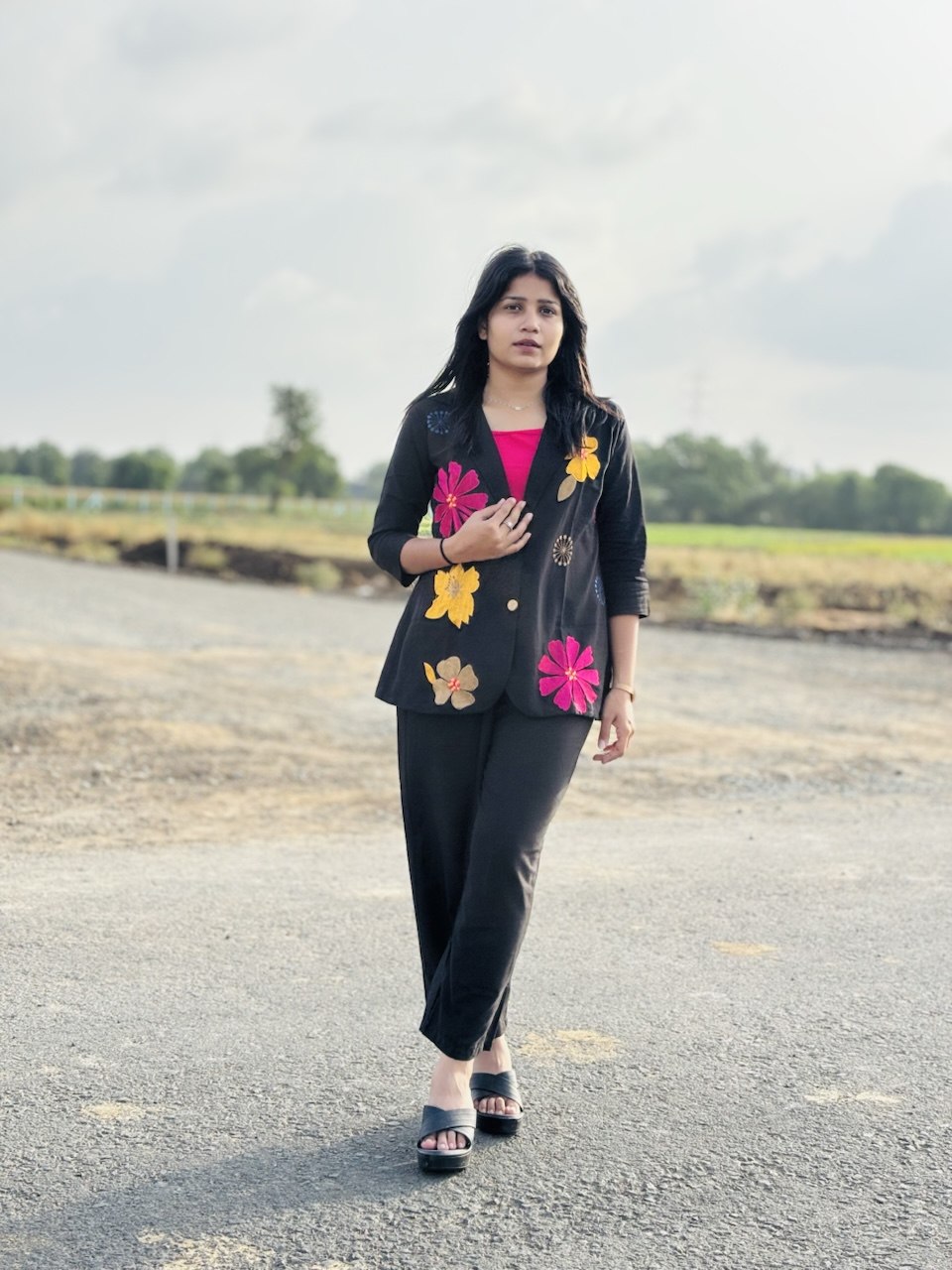 Women’s Floral Print Beige Pantsuit with Pink Inner Top – Stylish Notched Lapel Blazer & Matching Trousers Oversized