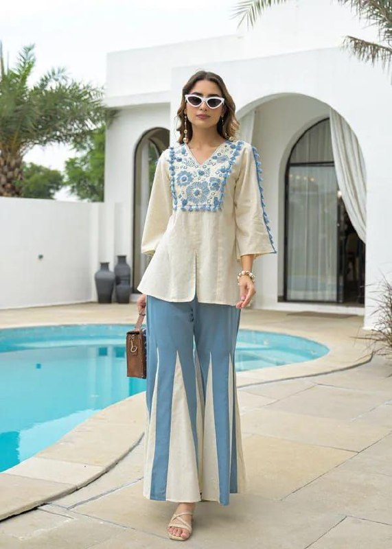 Women Kurta Set with Floral Print and Cotton Blend Fabric with Pant