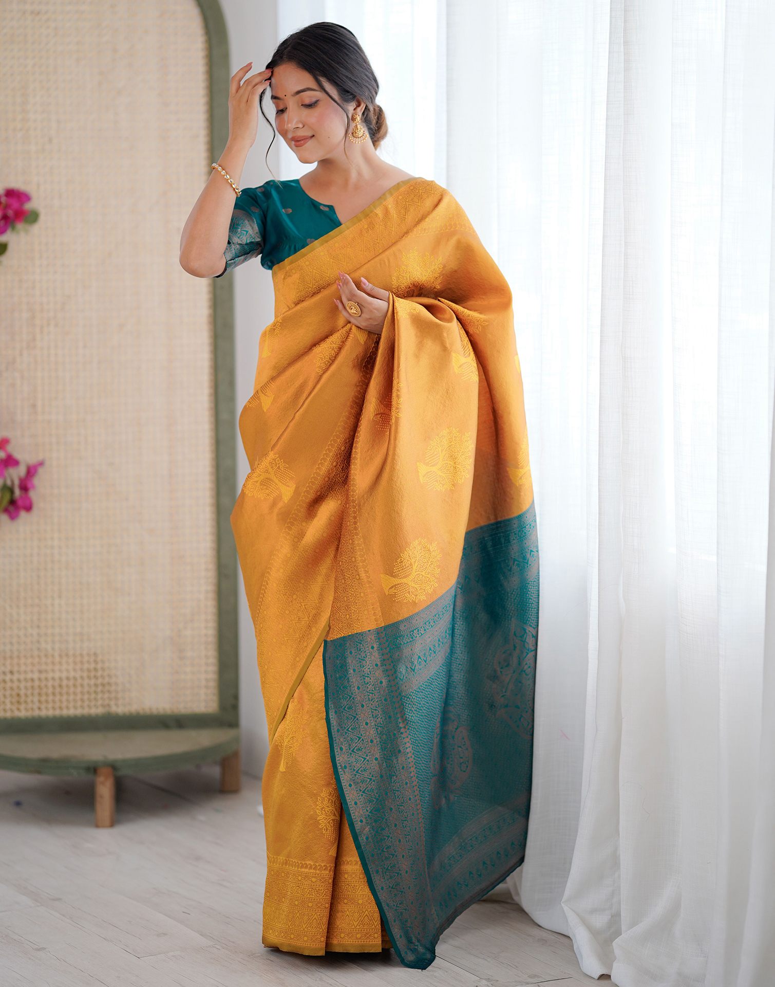 Elegant Soft Silk Saree with Rich Zari Weaving