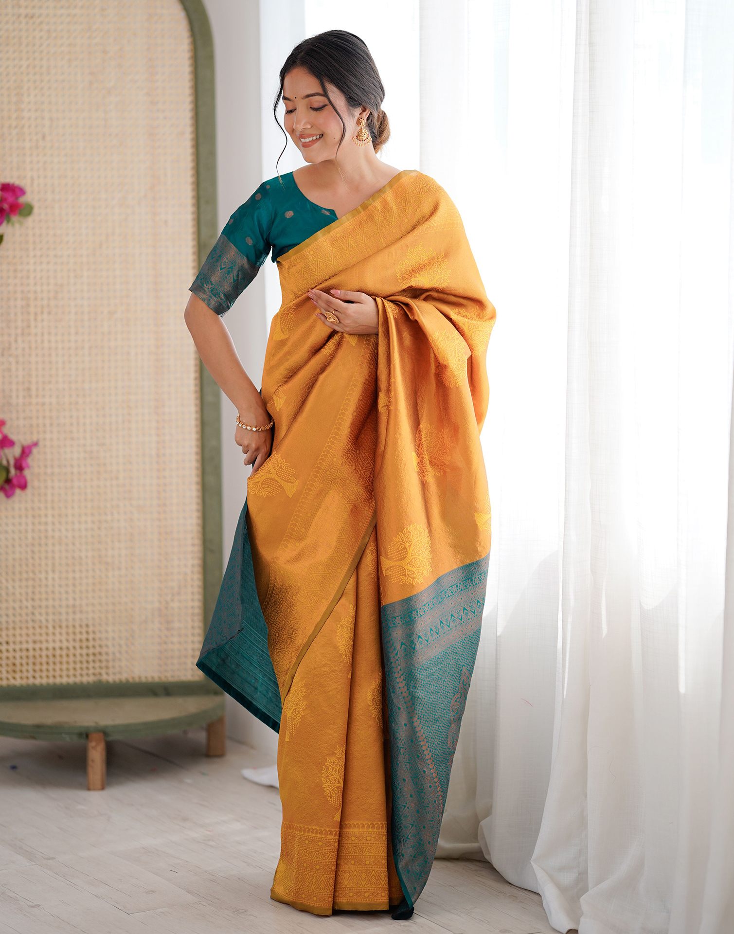 Elegant Soft Silk Saree with Rich Zari Weaving