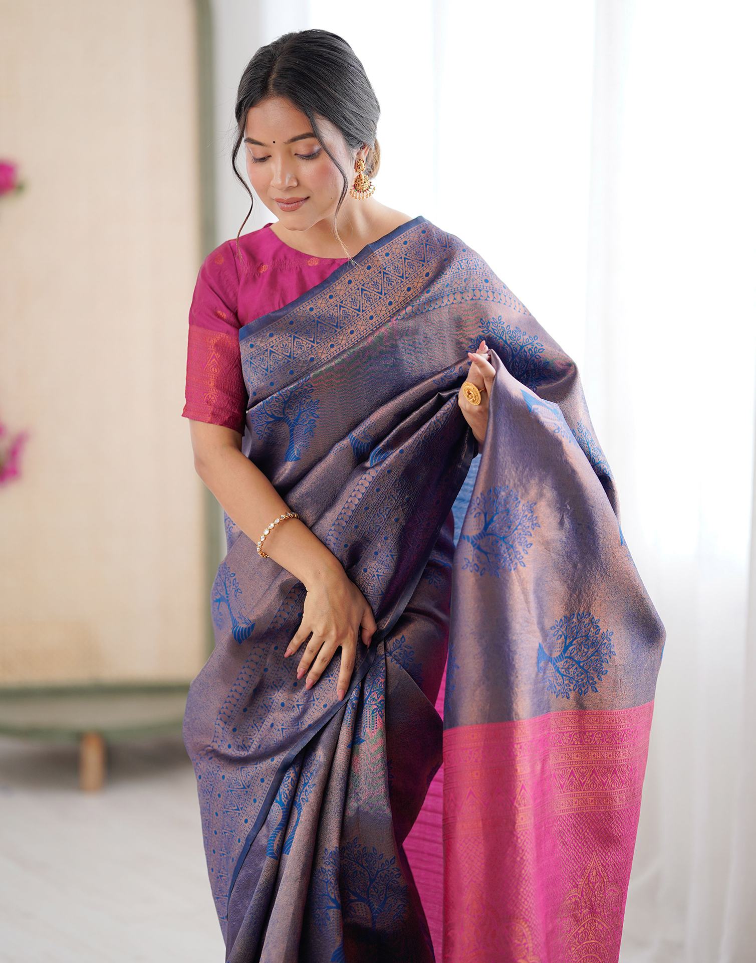Elegant Soft Silk Saree with Rich Zari Weaving