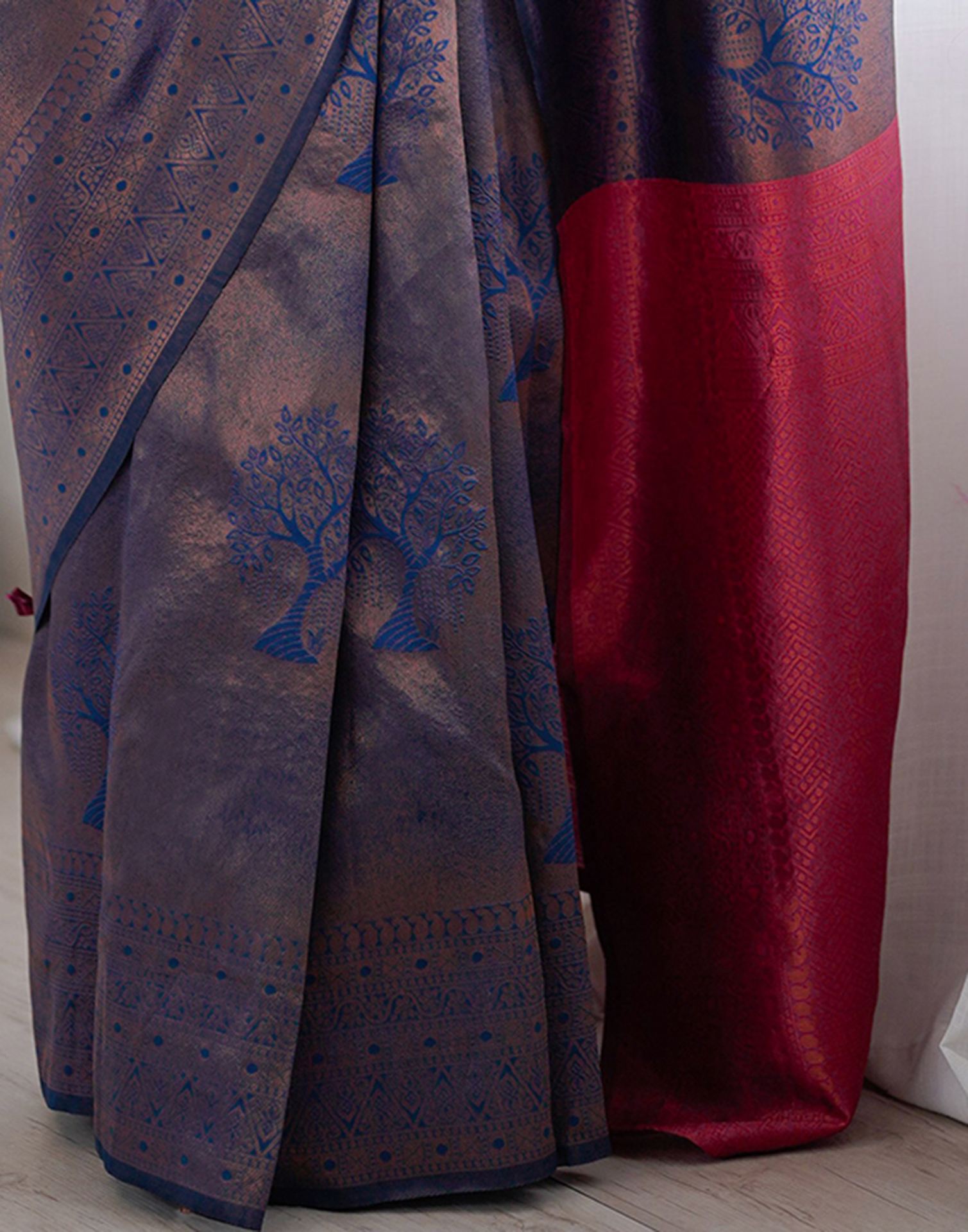 Elegant Soft Silk Saree with Rich Zari Weaving