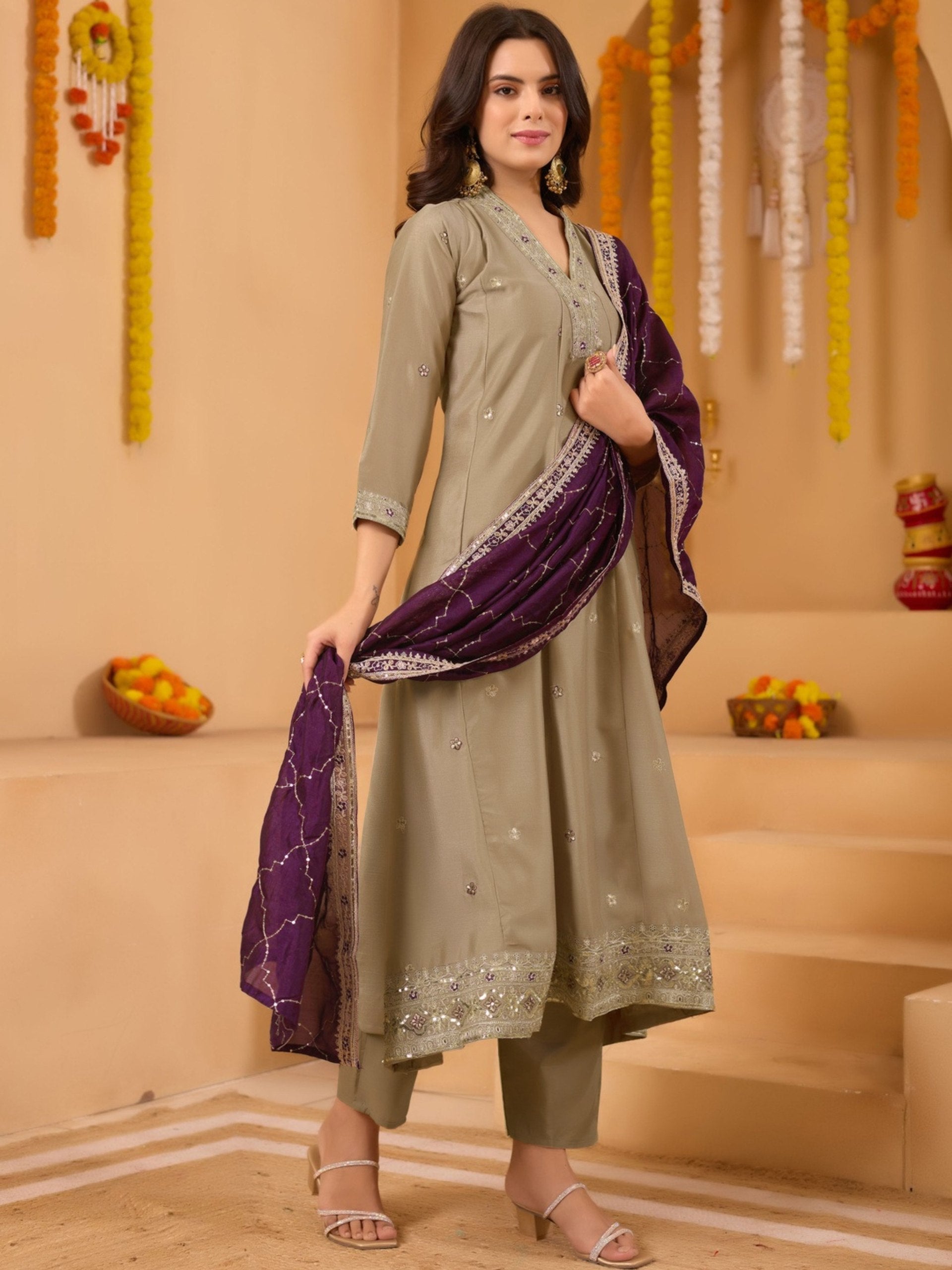Women Ethnic  Motifs Embroidered Regular Thread Work Kurta with Trousers & With Dupatta