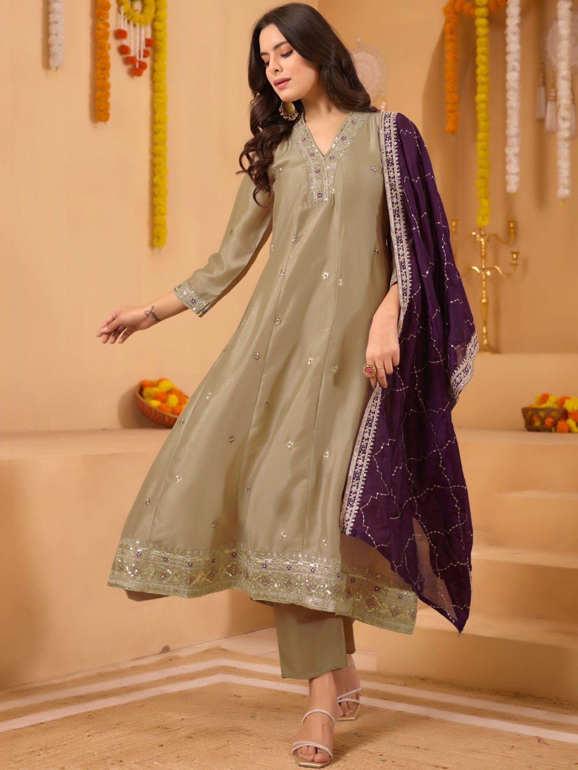 Women Ethnic  Motifs Embroidered Regular Thread Work Kurta with Trousers & With Dupatta
