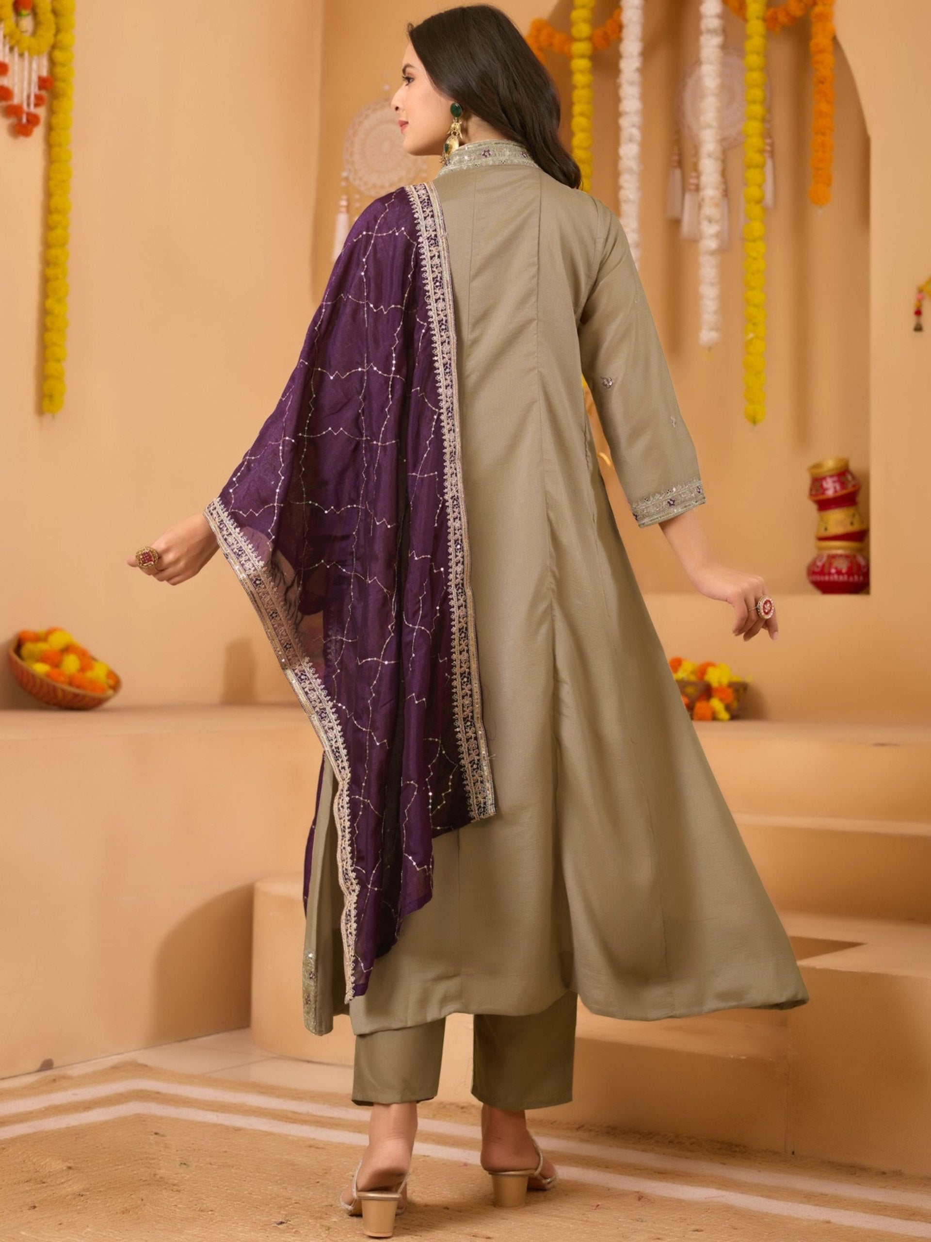 Women Ethnic  Motifs Embroidered Regular Thread Work Kurta with Trousers & With Dupatta