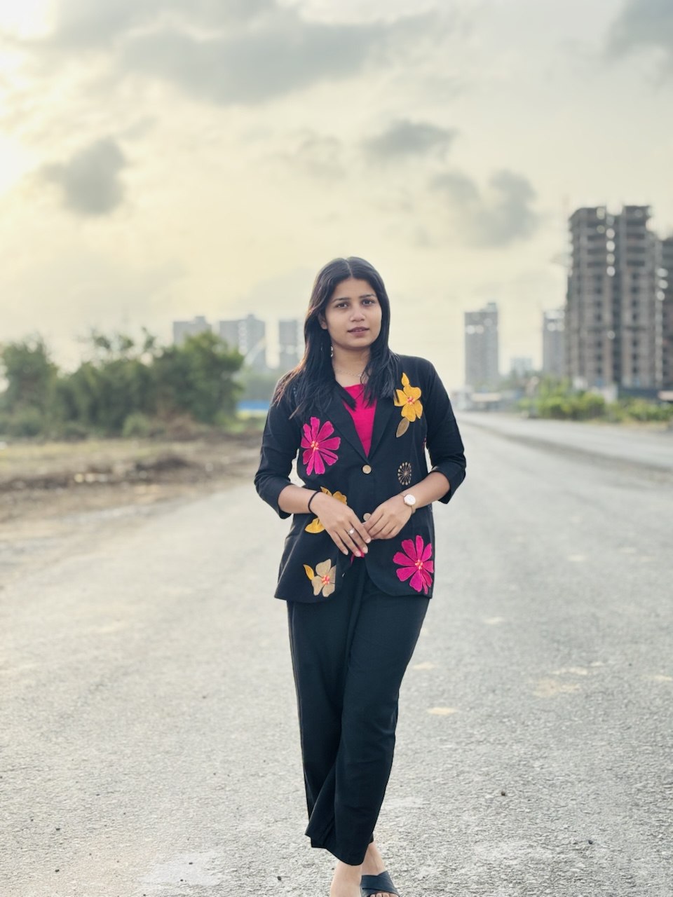 Women’s Floral Print Beige Pantsuit with Pink Inner Top – Stylish Notched Lapel Blazer & Matching Trousers  Oversized