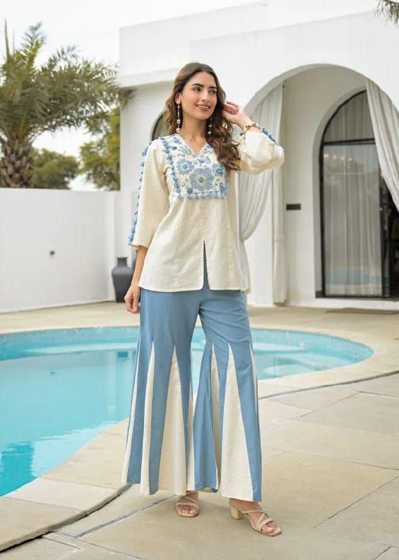 Women Kurta Set with Floral Print and Cotton Blend Fabric with Pant