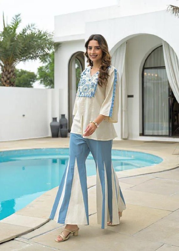 Women Kurta Set with Floral Print and Cotton Blend Fabric with Pant